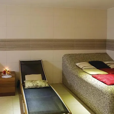 Apartament Stunning In With Kitchen