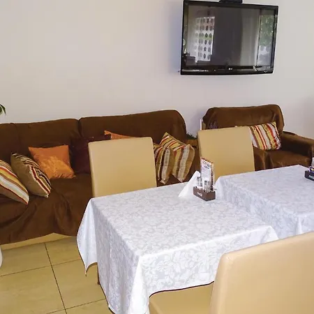 Stunning In With Kitchen * Lasko