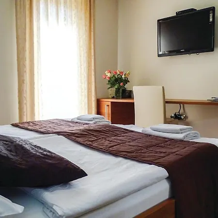 Apartament Stunning In With Kitchen *