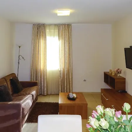 Stunning In With Kitchen Apartment *